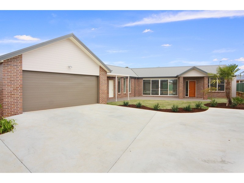 2/7 Netherton Park Avenue, Armidale NSW 2350