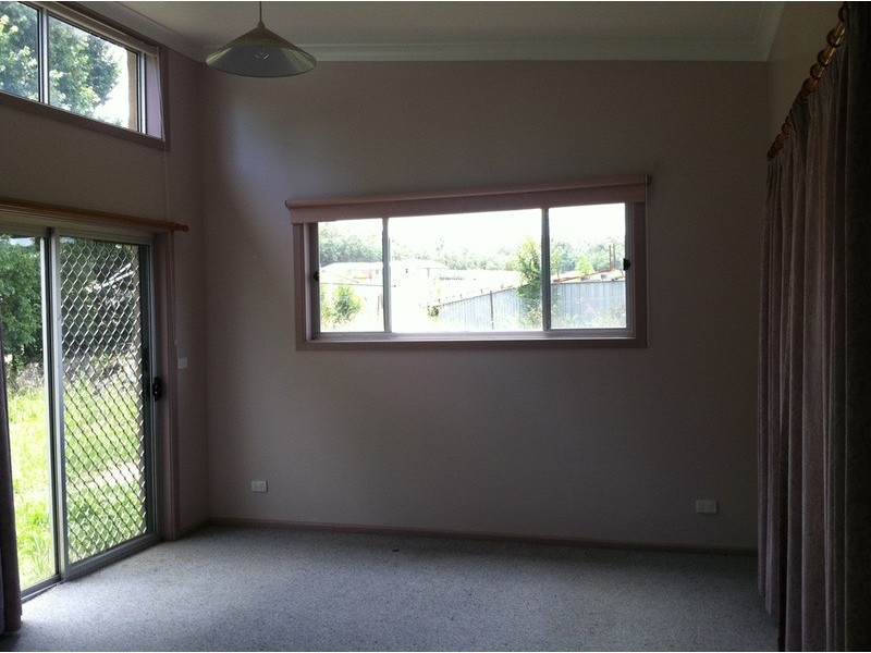 - Madgwick Drive, Armidale NSW 2350