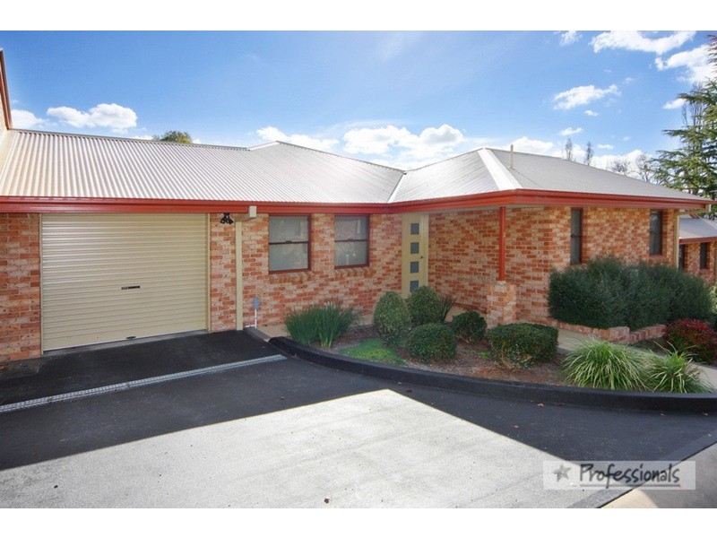 2/10 Lambs Avenue, Armidale NSW 2350