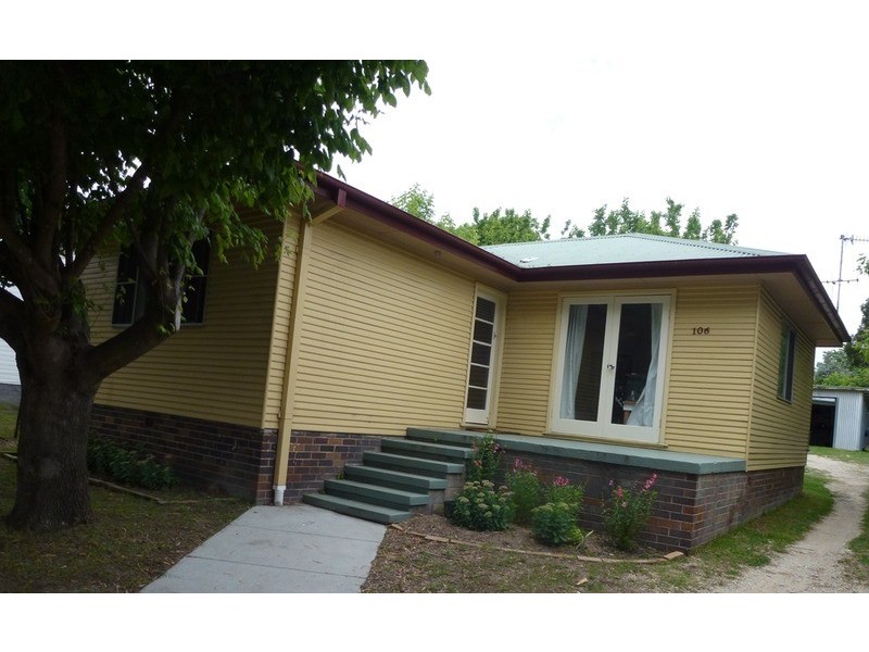 106 Markham Street, Armidale NSW 2350