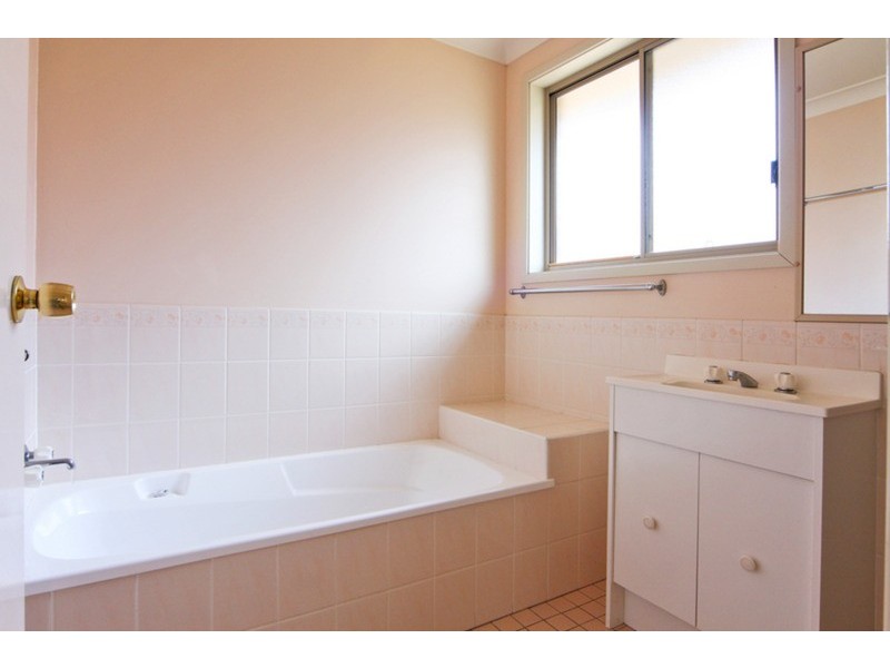 2/16 Naughten Avenue, Armidale NSW 2350