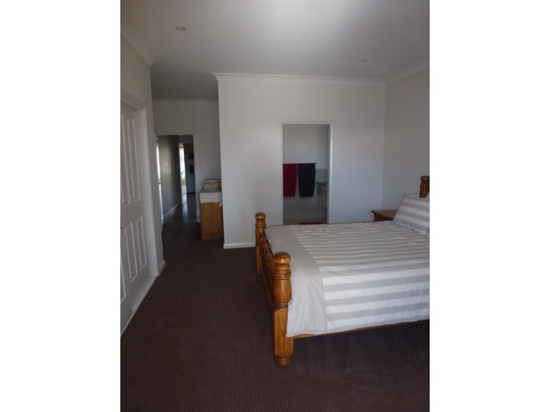 1 St Cuthberts Avenue, Armidale NSW 2350