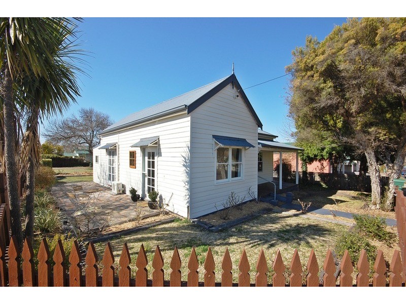 19 Marsh Street, Armidale NSW 2350