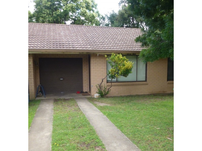 2/1 Robina Crescent, Armidale NSW 2350