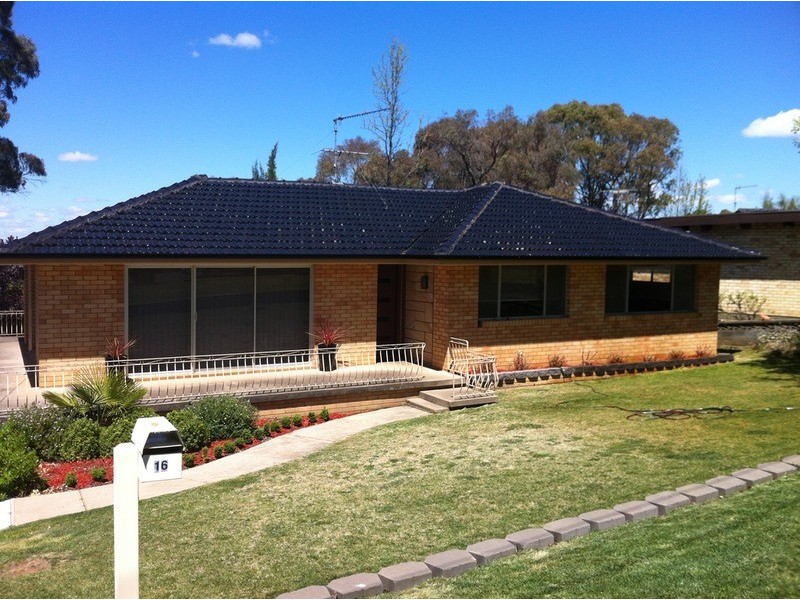 16 Campion  Parade, Armidale NSW 2350