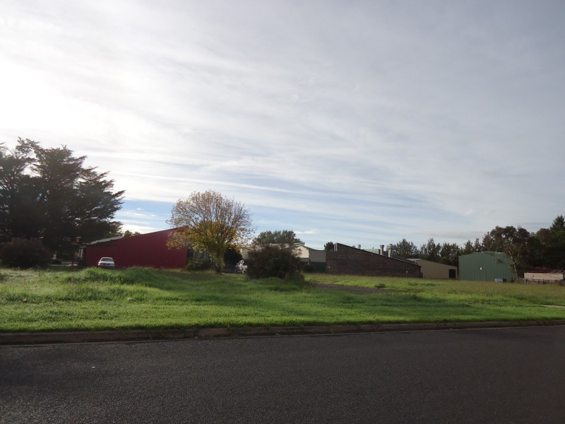 16 Queen Elizabeth Drive, Armidale NSW 2350