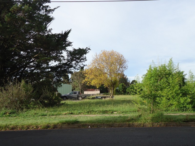 16 Queen Elizabeth Drive, Armidale NSW 2350