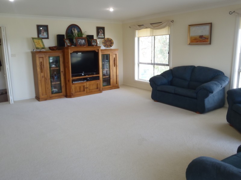 69 Ash Tree Drive, Armidale NSW 2350