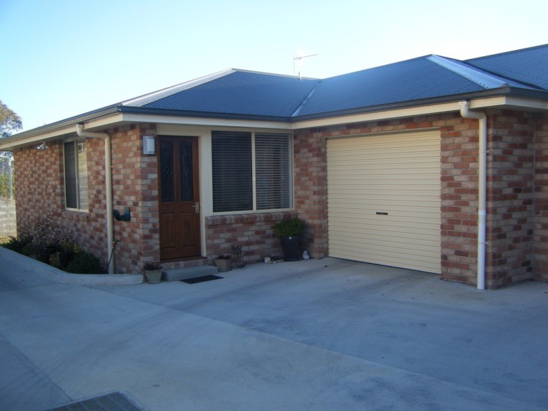 2/8 Amber Close, Armidale NSW 2350