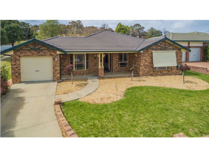 1  Williams Place, Armidale NSW 2350