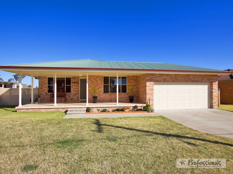 35 McCrossin Street, Uralla NSW 2358