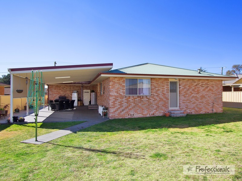 35 McCrossin Street, Uralla NSW 2358