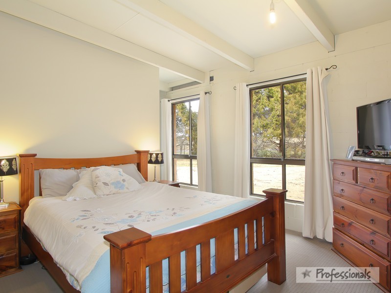 6 Arding Road, Armidale NSW 2350