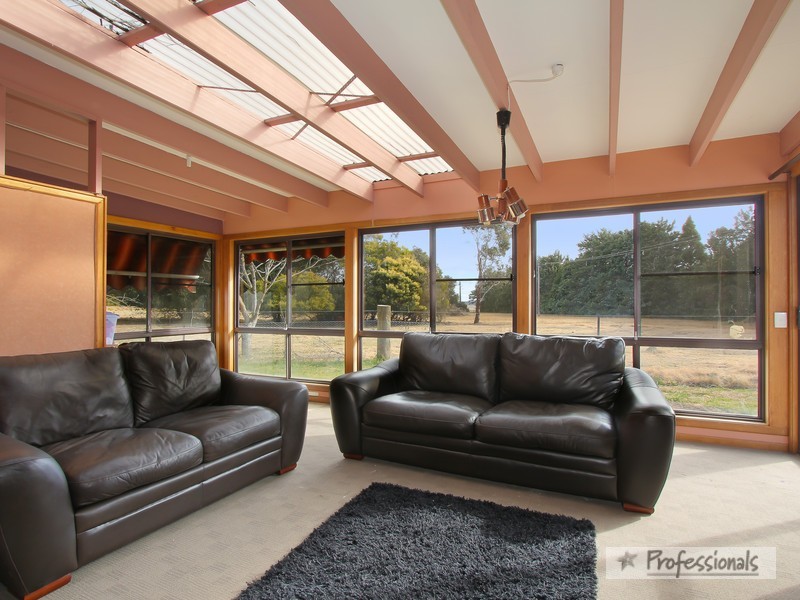 6 Arding Road, Armidale NSW 2350