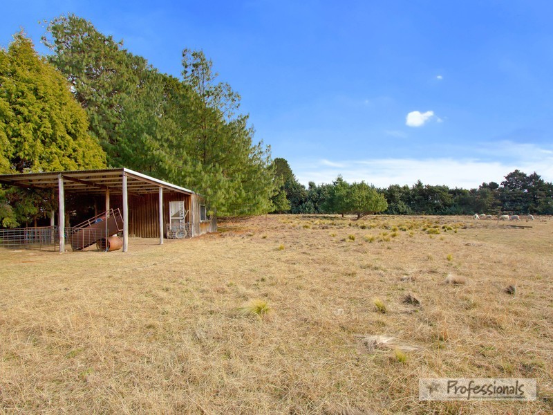 6 Arding Road, Armidale NSW 2350