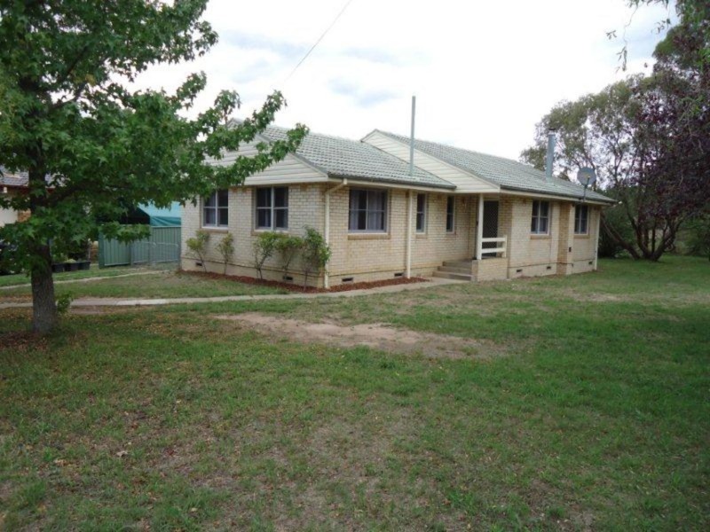 16 Helen Avenue, Armidale NSW 2350