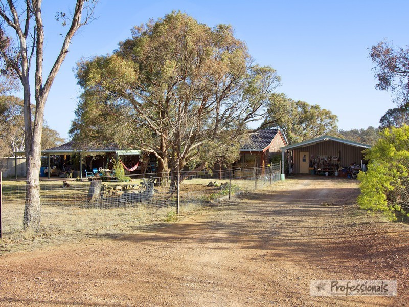 92 Thomsons Road, Armidale NSW 2350