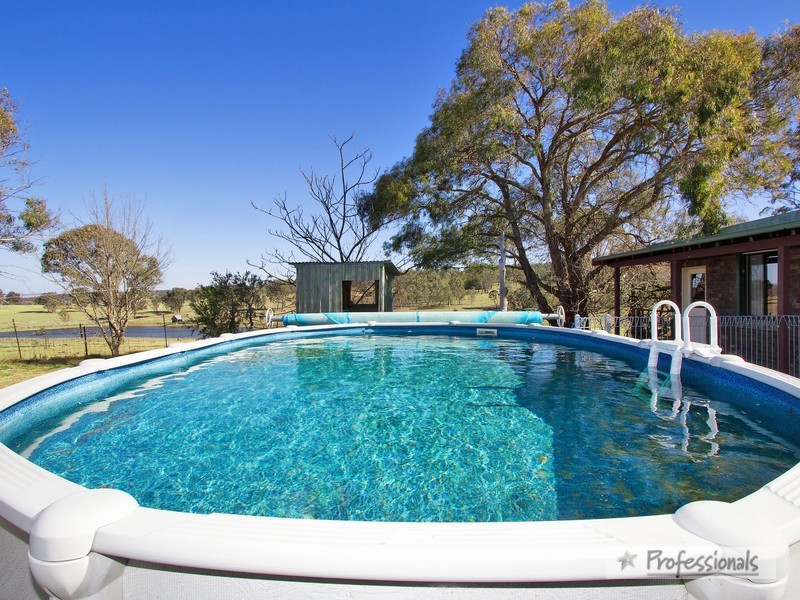 92 Thomsons Road, Armidale NSW 2350