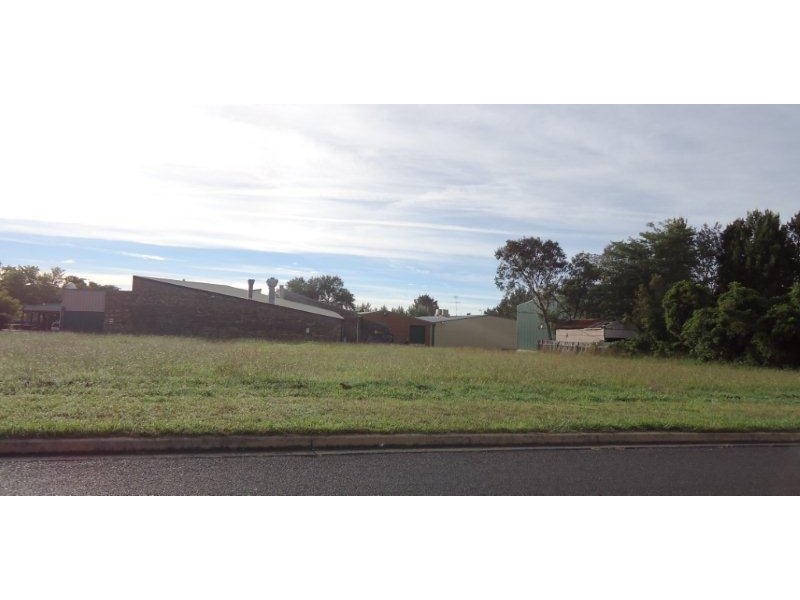 16 Queen Elizabeth  Drive, Armidale NSW 2350