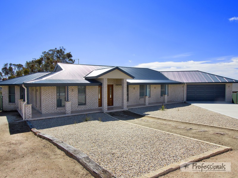 12 Hardman Close, Armidale NSW 2350