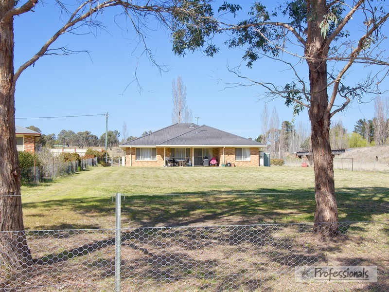 2 Barleyfields Road, Uralla NSW 2358