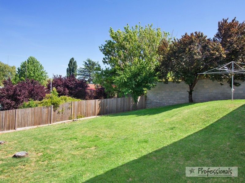 12 Hughes Place, Armidale NSW 2350