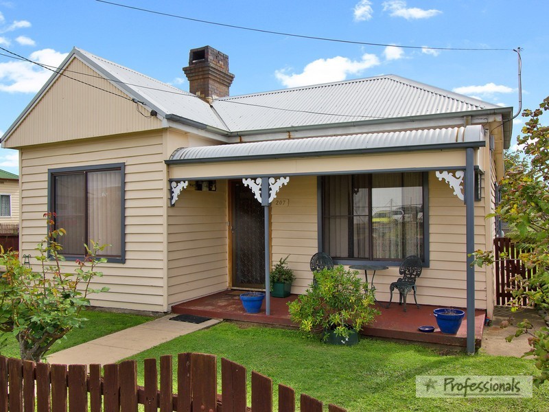207 Barney Street, Armidale NSW 2350