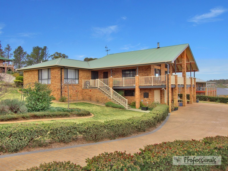 24 McCarthy Crescent, Armidale NSW 2350