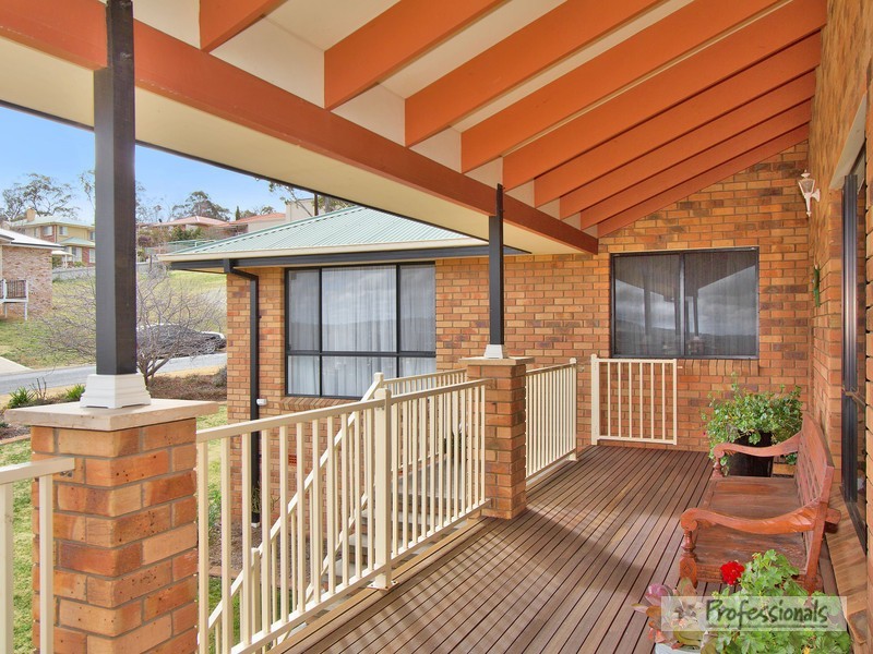 24 McCarthy Crescent, Armidale NSW 2350