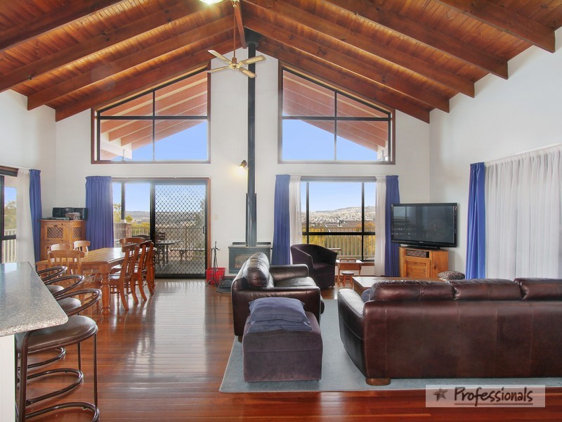 24 McCarthy Crescent, Armidale NSW 2350