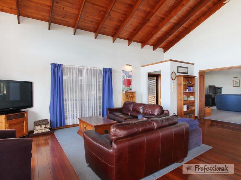 24 McCarthy Crescent, Armidale NSW 2350