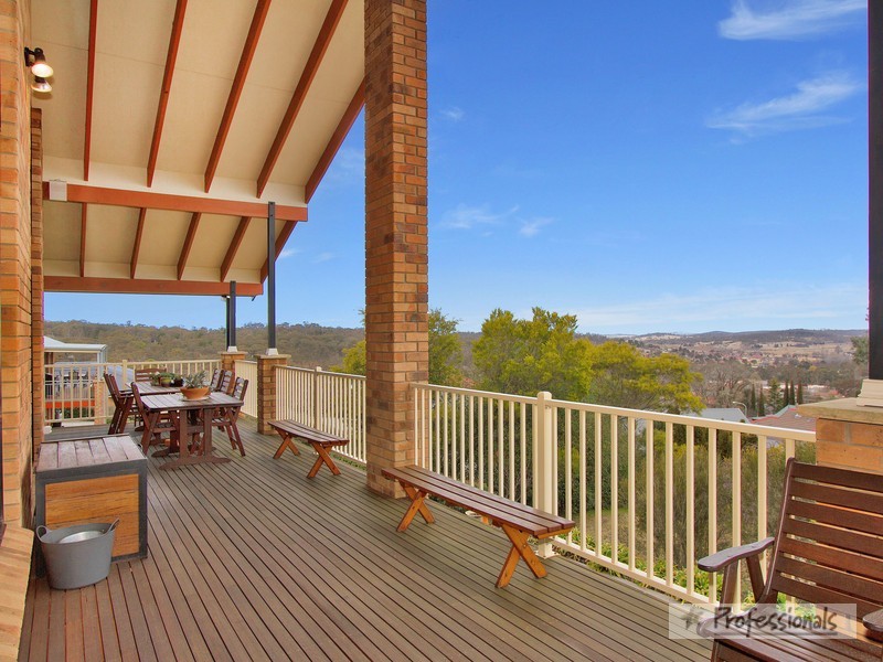 24 McCarthy Crescent, Armidale NSW 2350