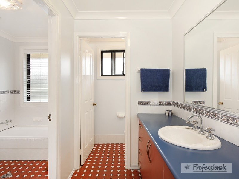 24 McCarthy Crescent, Armidale NSW 2350