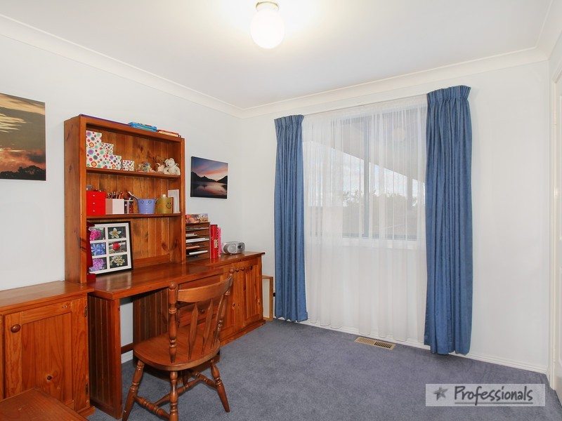 24 McCarthy Crescent, Armidale NSW 2350