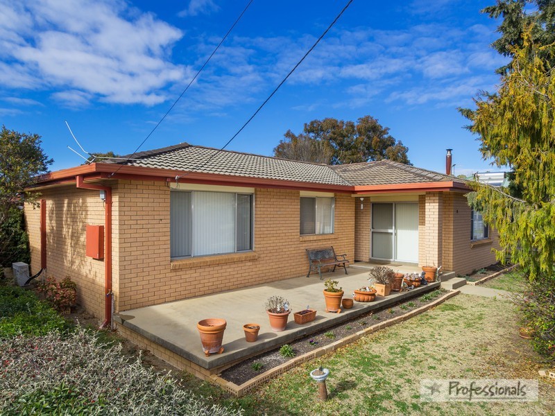 8 Barry Street, Armidale NSW 2350