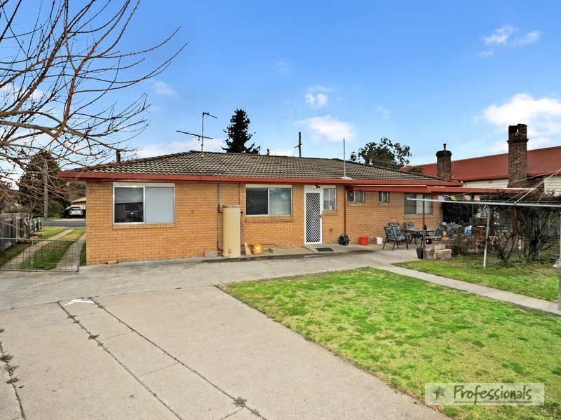 8 Barry Street, Armidale NSW 2350