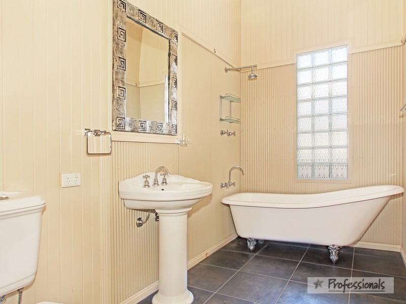 216  Canambe Street, Armidale NSW 2350