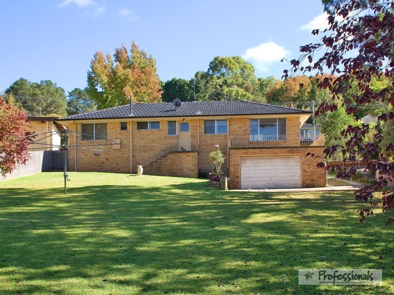 16 Campion Parade, Armidale NSW 2350