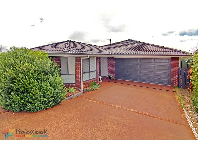 16 Mason Crescent, Armidale NSW 2350