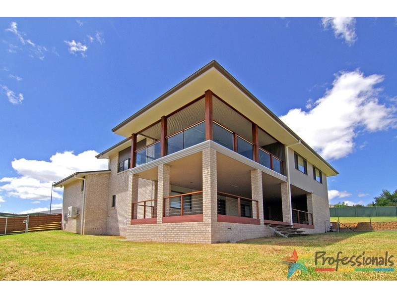 13 Hardman Close, Armidale NSW 2350
