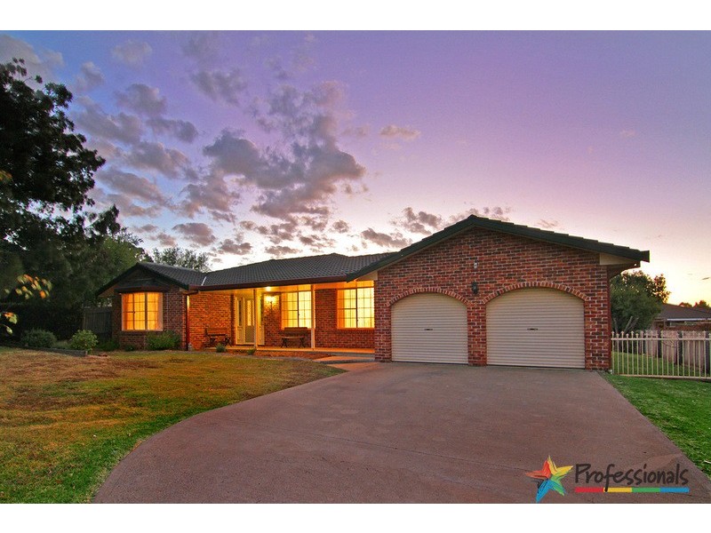 8 The Boulevard, Armidale NSW 2350