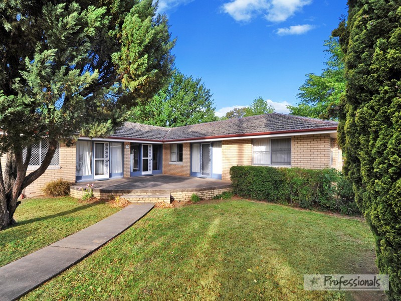 2/79 Queen Elizabeth Drive, Armidale NSW 2350