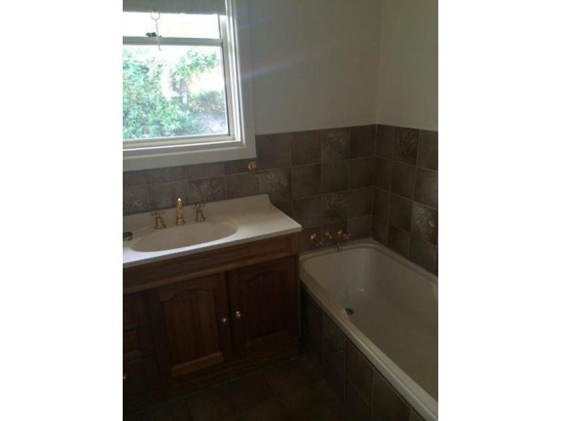 214 Marsh Street, Armidale NSW 2350