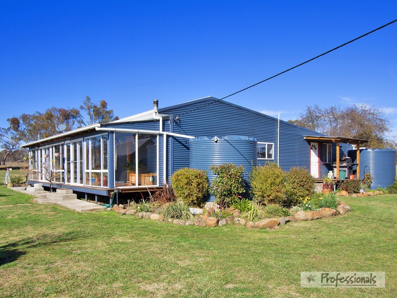 419 Hillview Road, Uralla NSW 2358