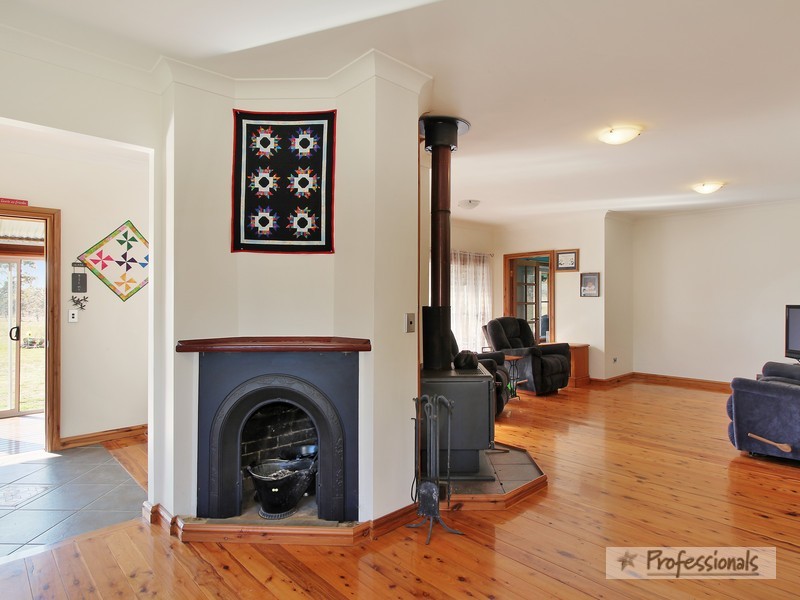 419 Hillview Road, Uralla NSW 2358