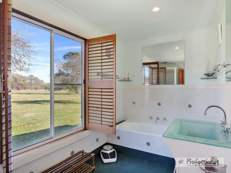 419 Hillview Road, Uralla NSW 2358