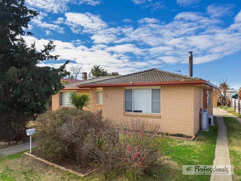 8 Barry Street, Armidale NSW 2350