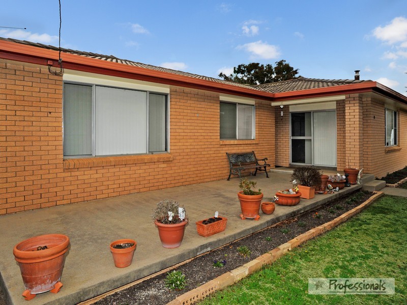 8 Barry Street, Armidale NSW 2350