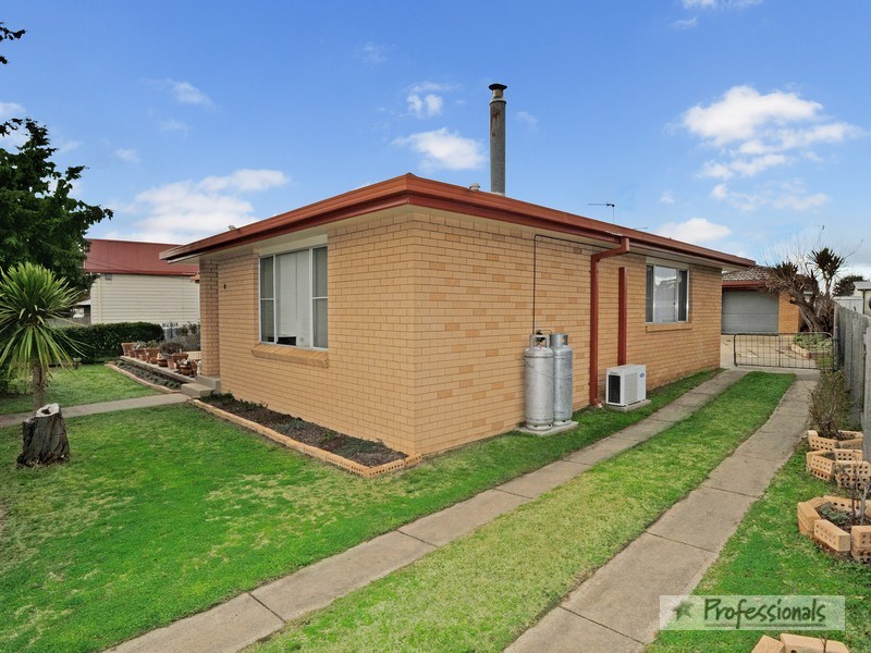 8 Barry Street, Armidale NSW 2350