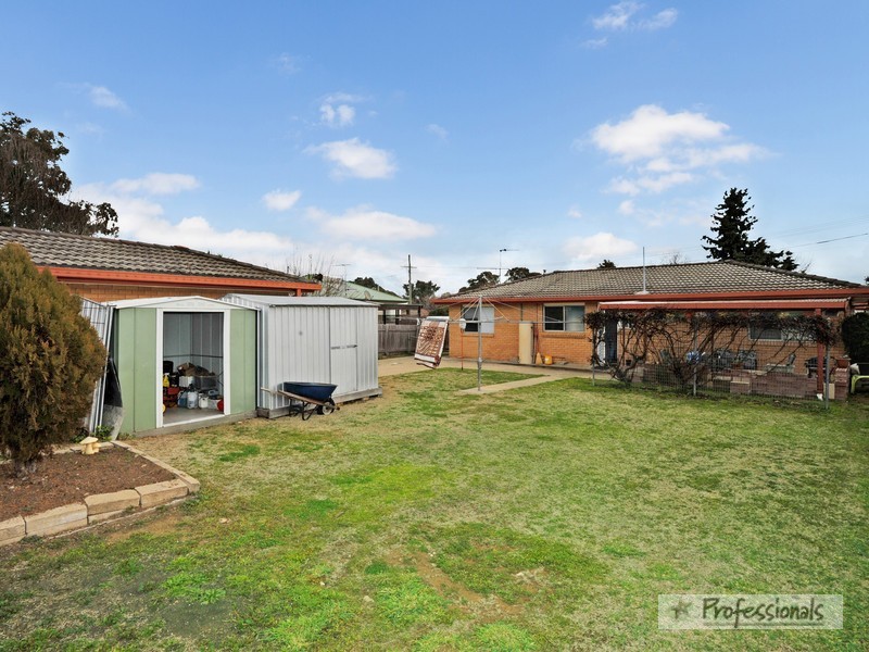 8 Barry Street, Armidale NSW 2350